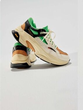Brandblack Saga 130 in Kelly/Black/Chestnut, worn once,  size 6
